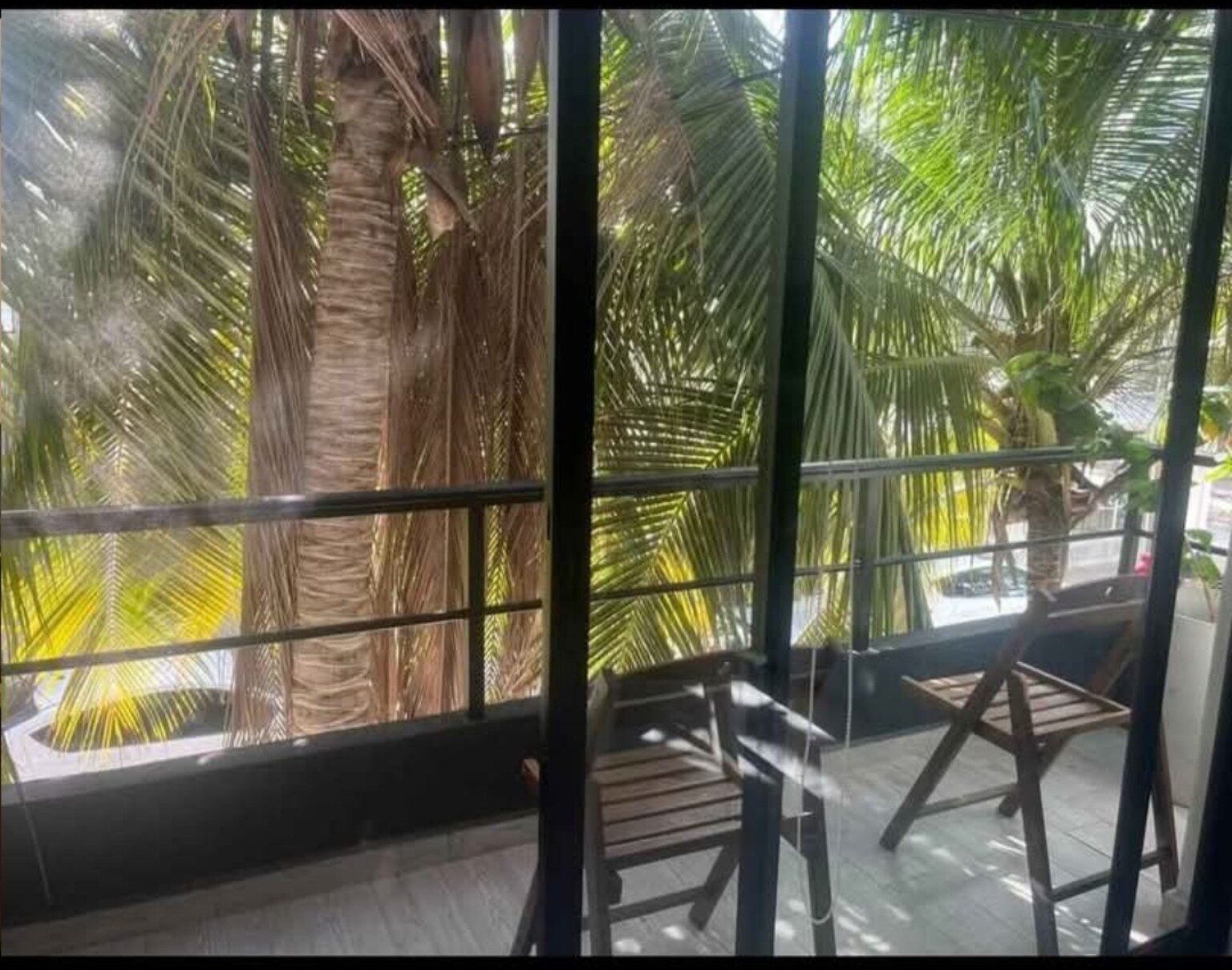 Vista verde desde el balcón privado