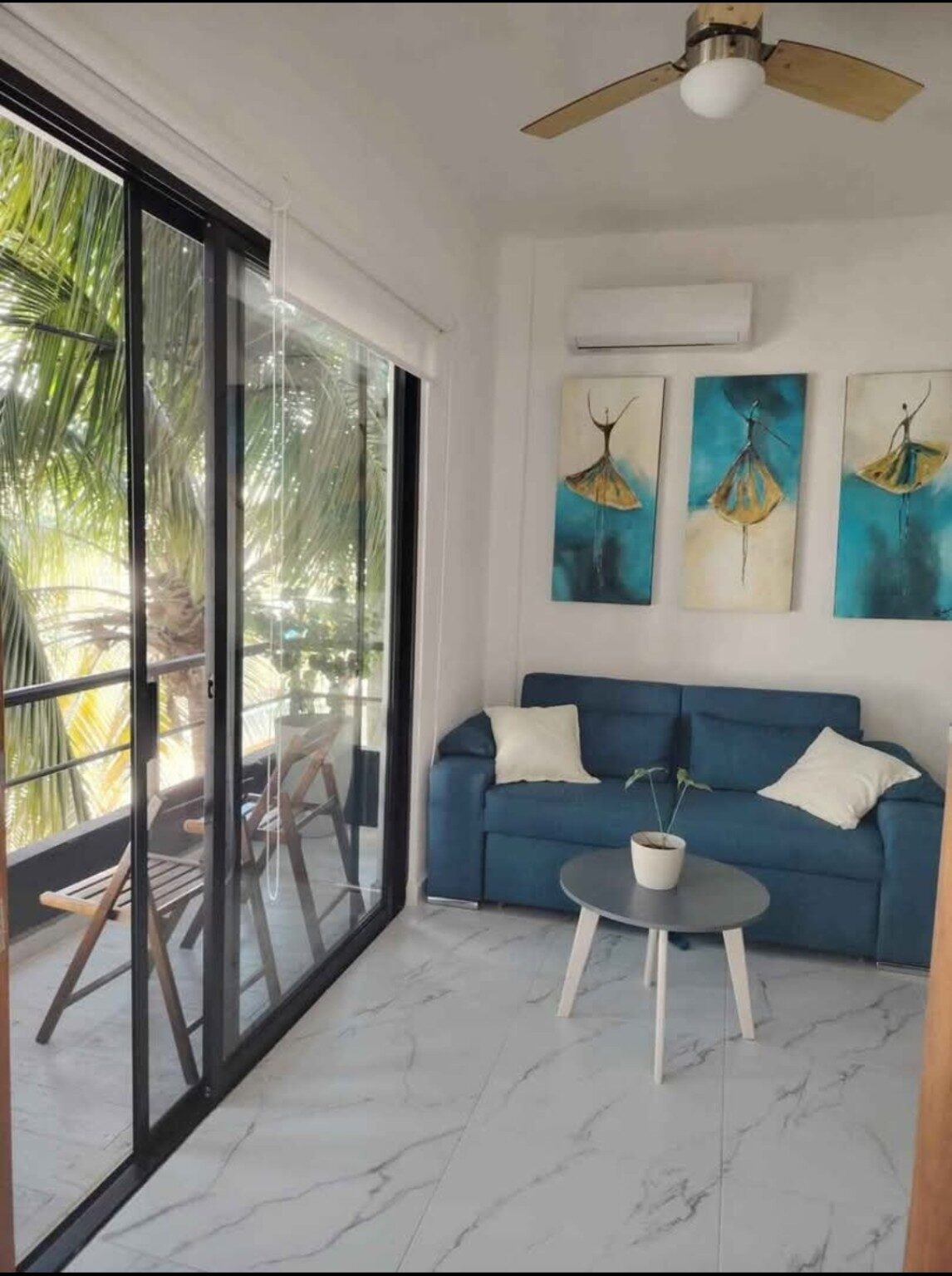 Sala con acceso directo al balcón